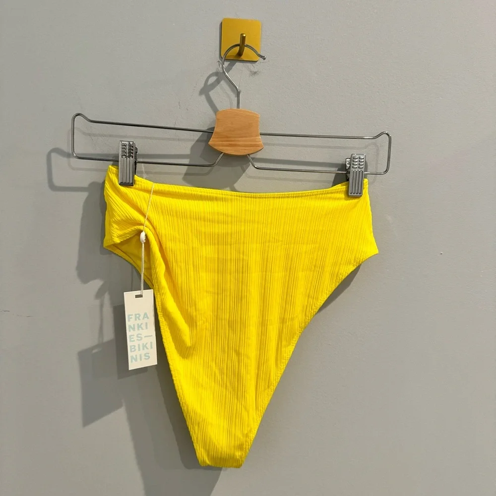 NWT Frankies Bikinis Anne Plisse Full Coverage Bottom in Pina Colada, Size L